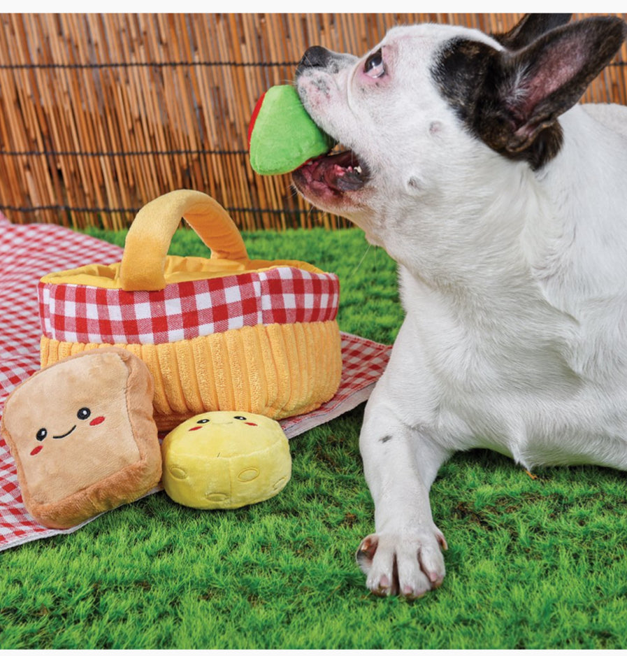 Puzzle Hunter Picnic Basket